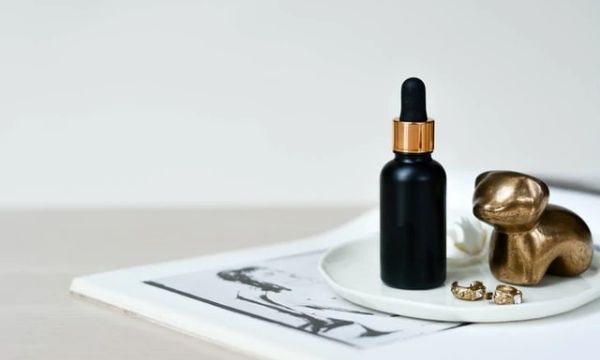 What Is Face Serum And How To Use It: A Beginner's Guide